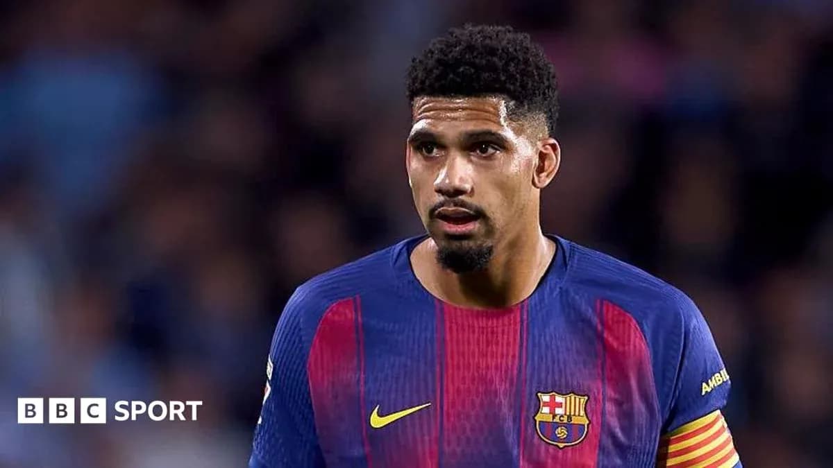 Jugador de Barcelona en acción durante el partido Jugador de Barcelona en acción durante el partido