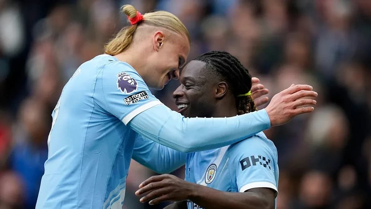 Jugadores de Manchester City celebrando un gol Jugadores de Manchester City celebrando un gol