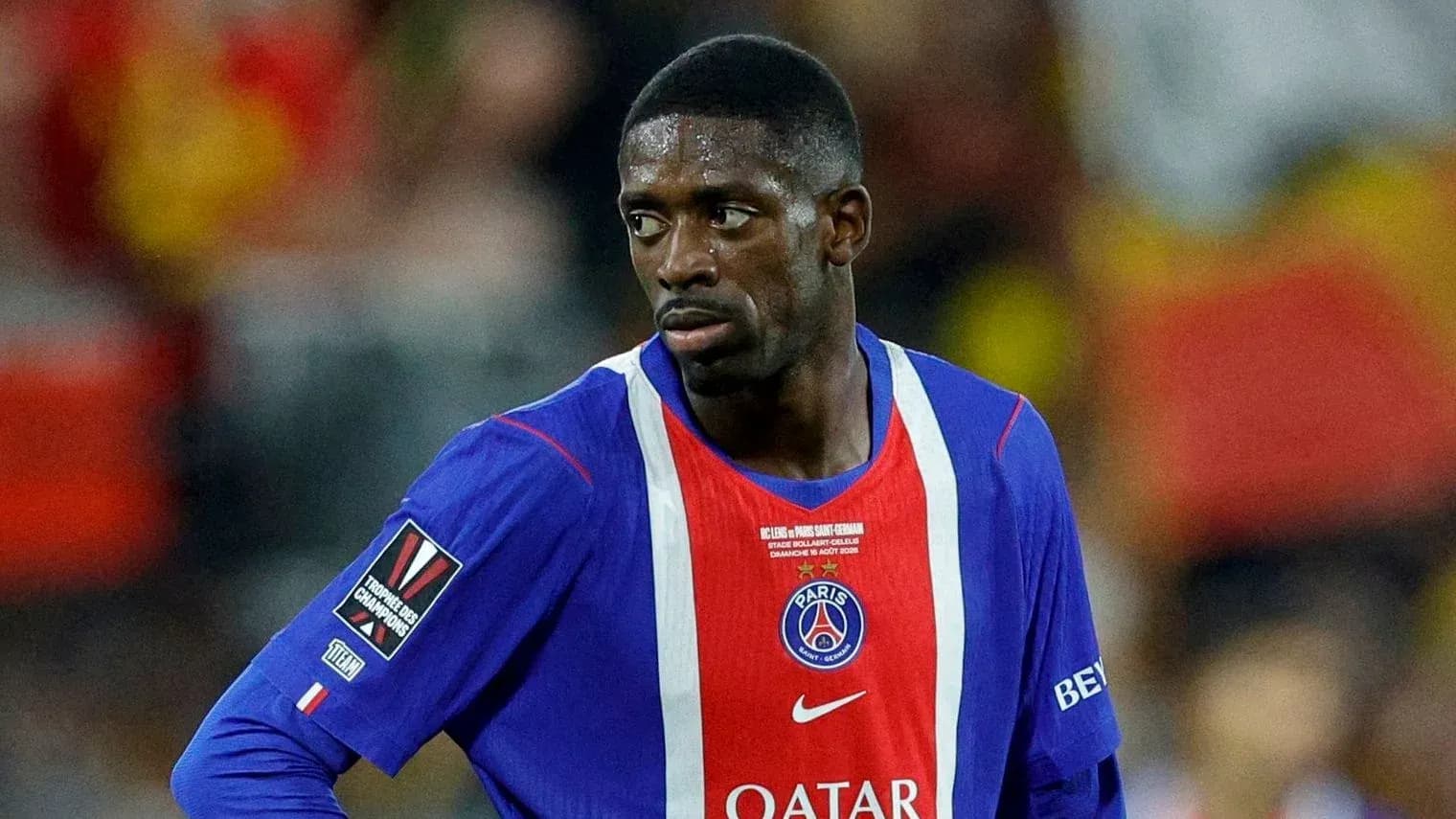 Jugador de PSG en el campo durante el partido Jugador de PSG en el campo durante el partido