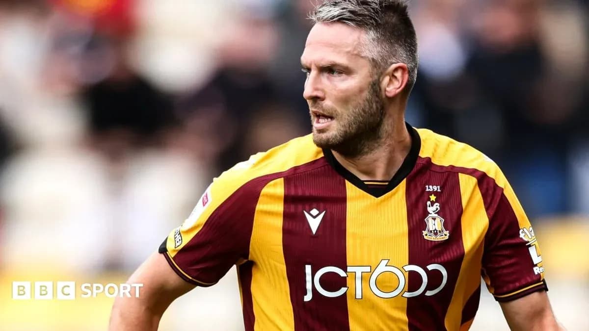 Jugador de Bradford City en acción durante un partido Jugador de Bradford City en acción durante un partido