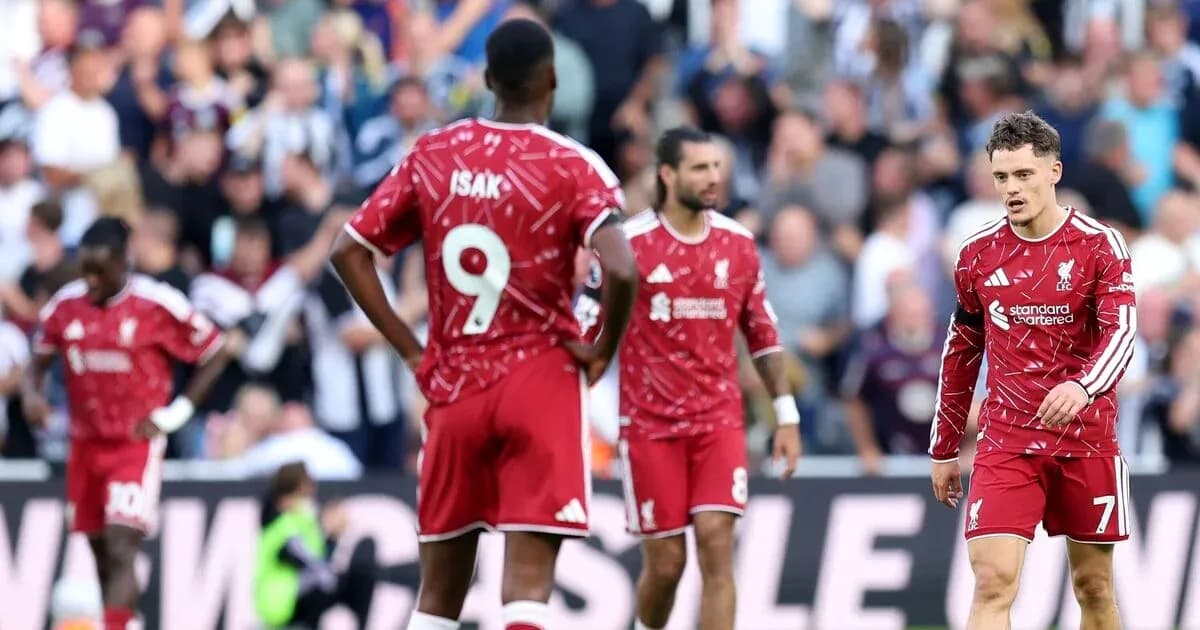 Jugadores de Liverpool en el campo tras el partido Jugadores de Liverpool en el campo tras el partido