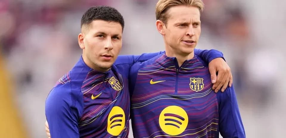 Dos jugadores de Barcelona posando juntos antes del partido Dos jugadores de Barcelona posando juntos antes del partido