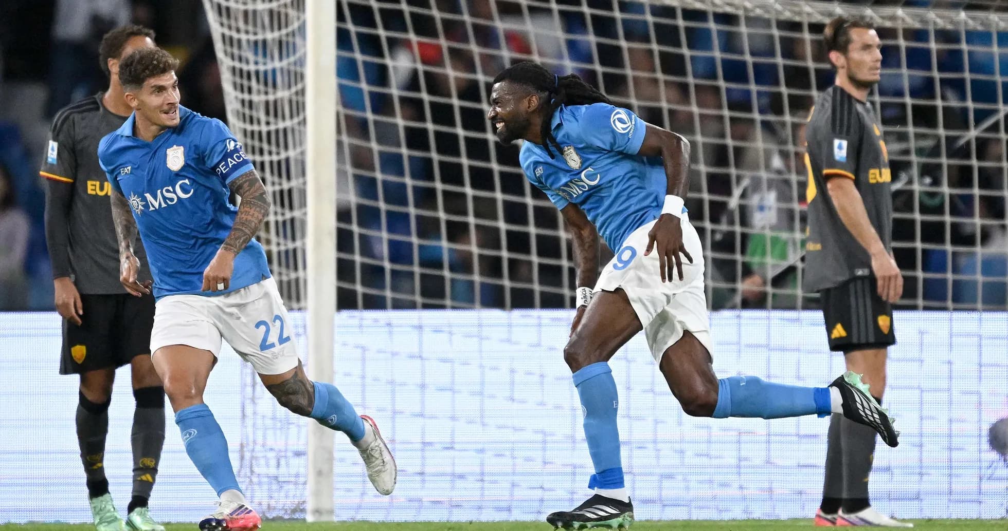 Jugadores de Napoli celebrando un gol Jugadores de Napoli celebrando un gol
