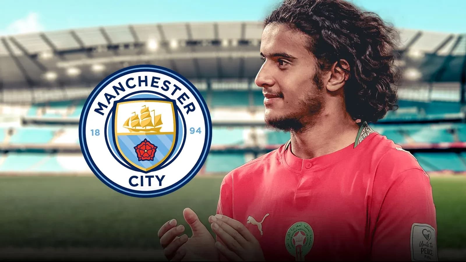 Jugador de Manchester City en el estadio con logo Jugador de Manchester City en el estadio con logo