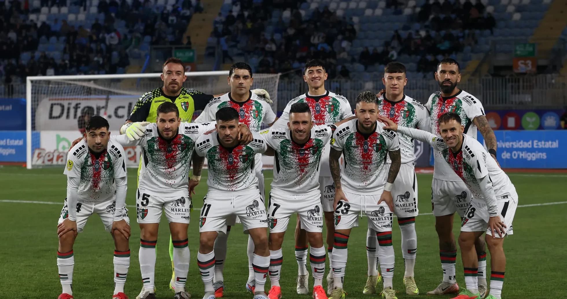 Equipo de Palestino posando para la foto oficial Equipo de Palestino posando para la foto oficial