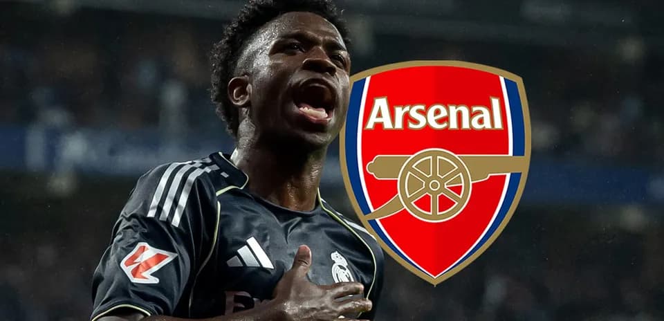 Jugador celebrando un gol con el logo de Arsenal Jugador celebrando un gol con el logo de Arsenal