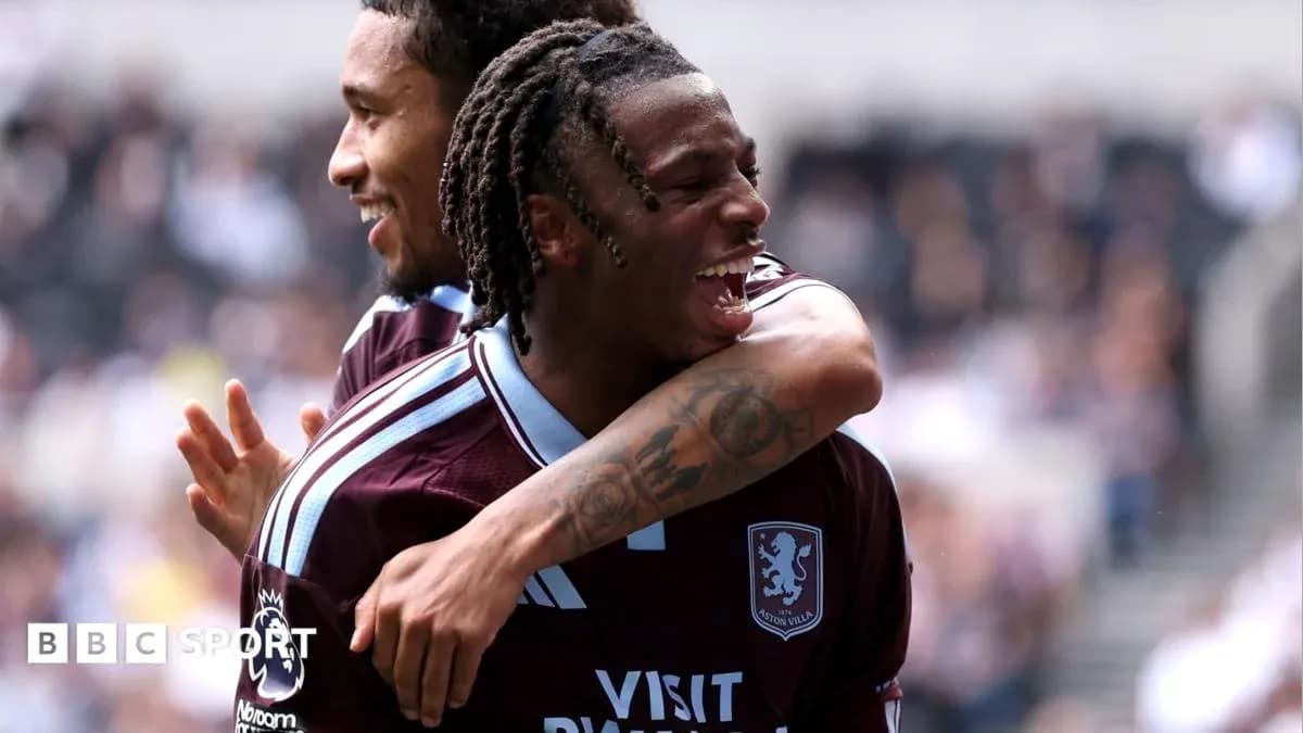 Jugadores de Aston Villa celebrando un gol Jugadores de Aston Villa celebrando un gol