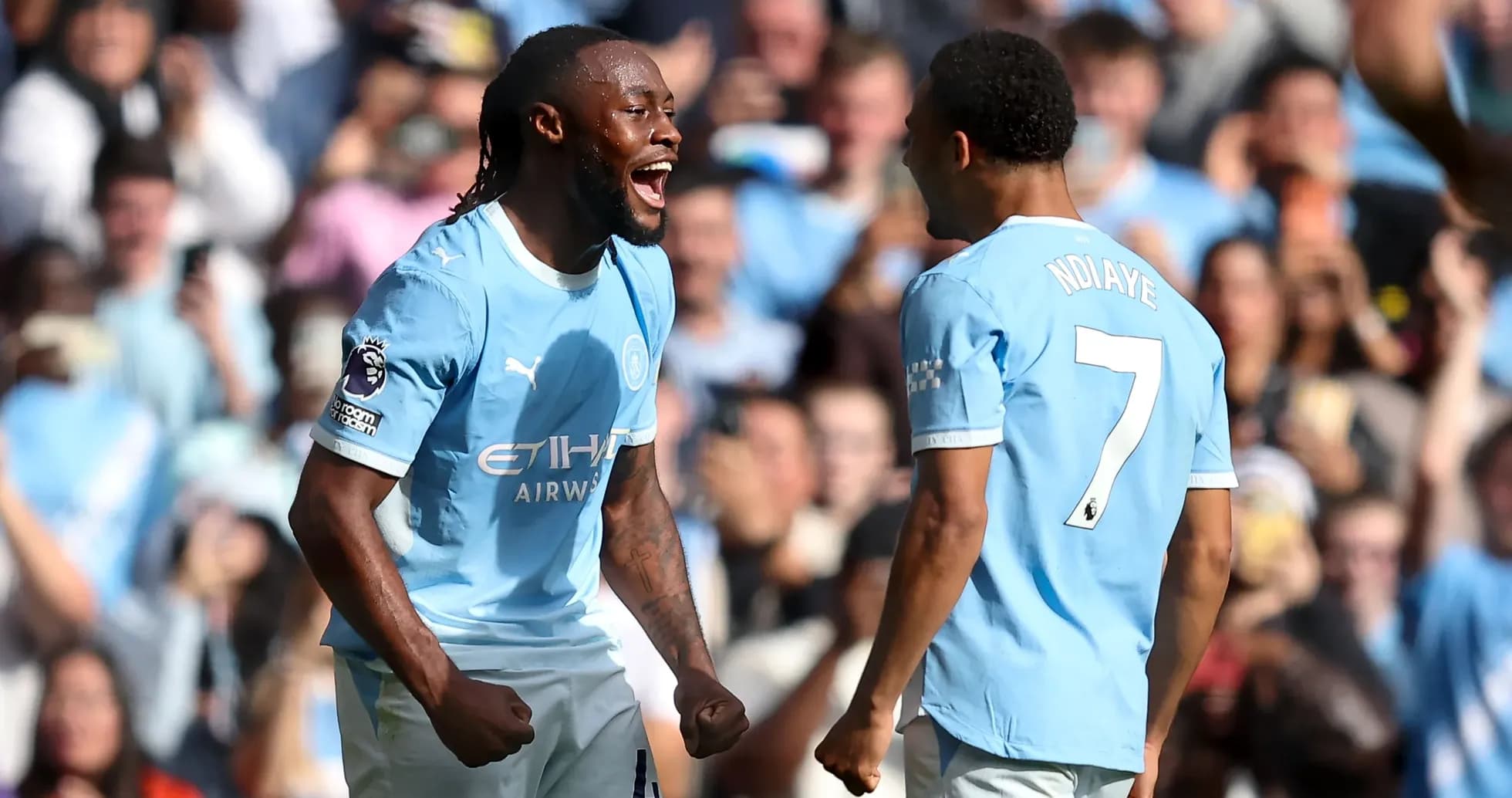 Jugadores de Manchester City celebrando un gol Jugadores de Manchester City celebrando un gol