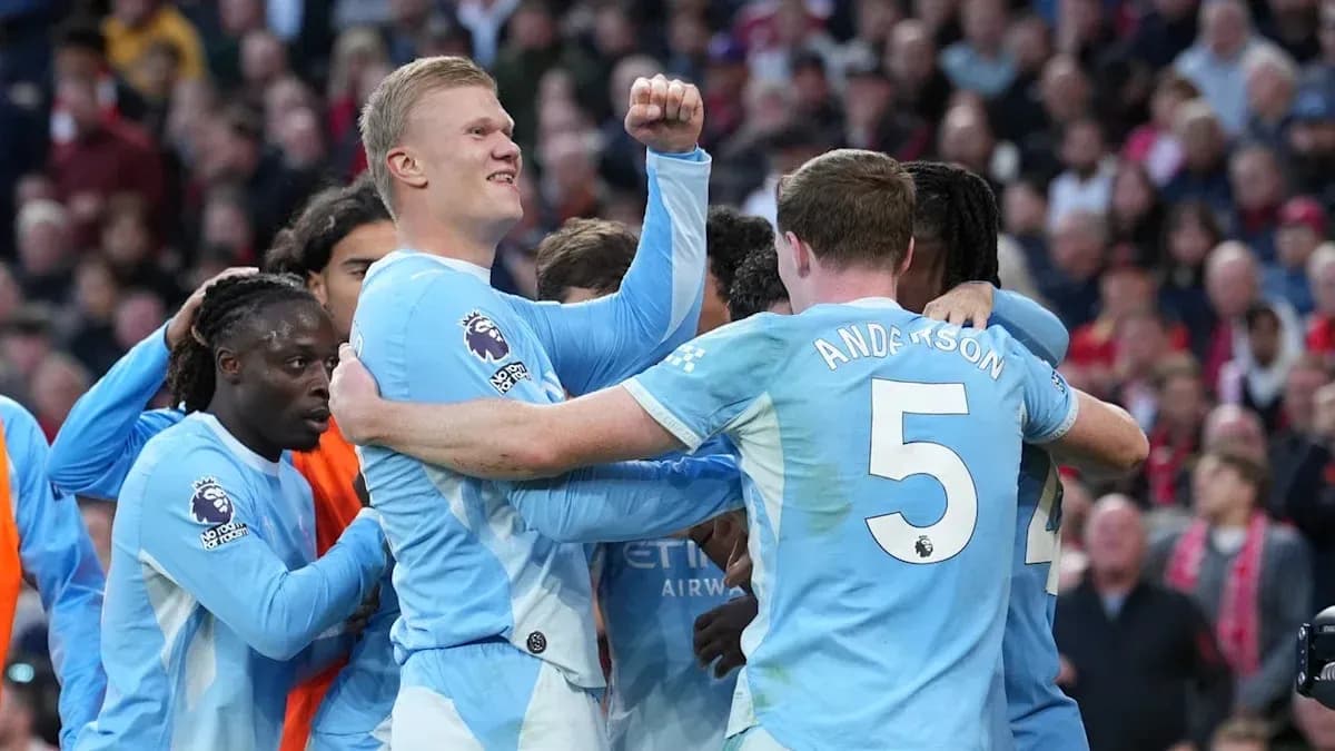 Jugadores de Manchester City celebrando un gol Jugadores de Manchester City celebrando un gol