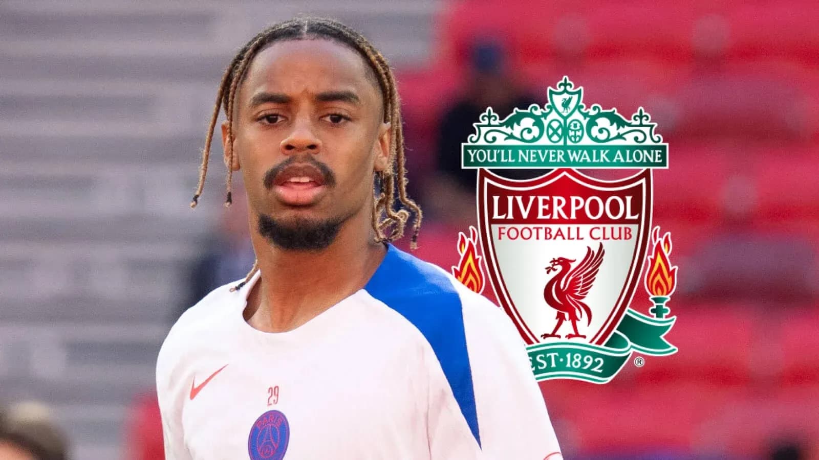 Jugador de PSG con logo de Liverpool de fondo Jugador de PSG con logo de Liverpool de fondo