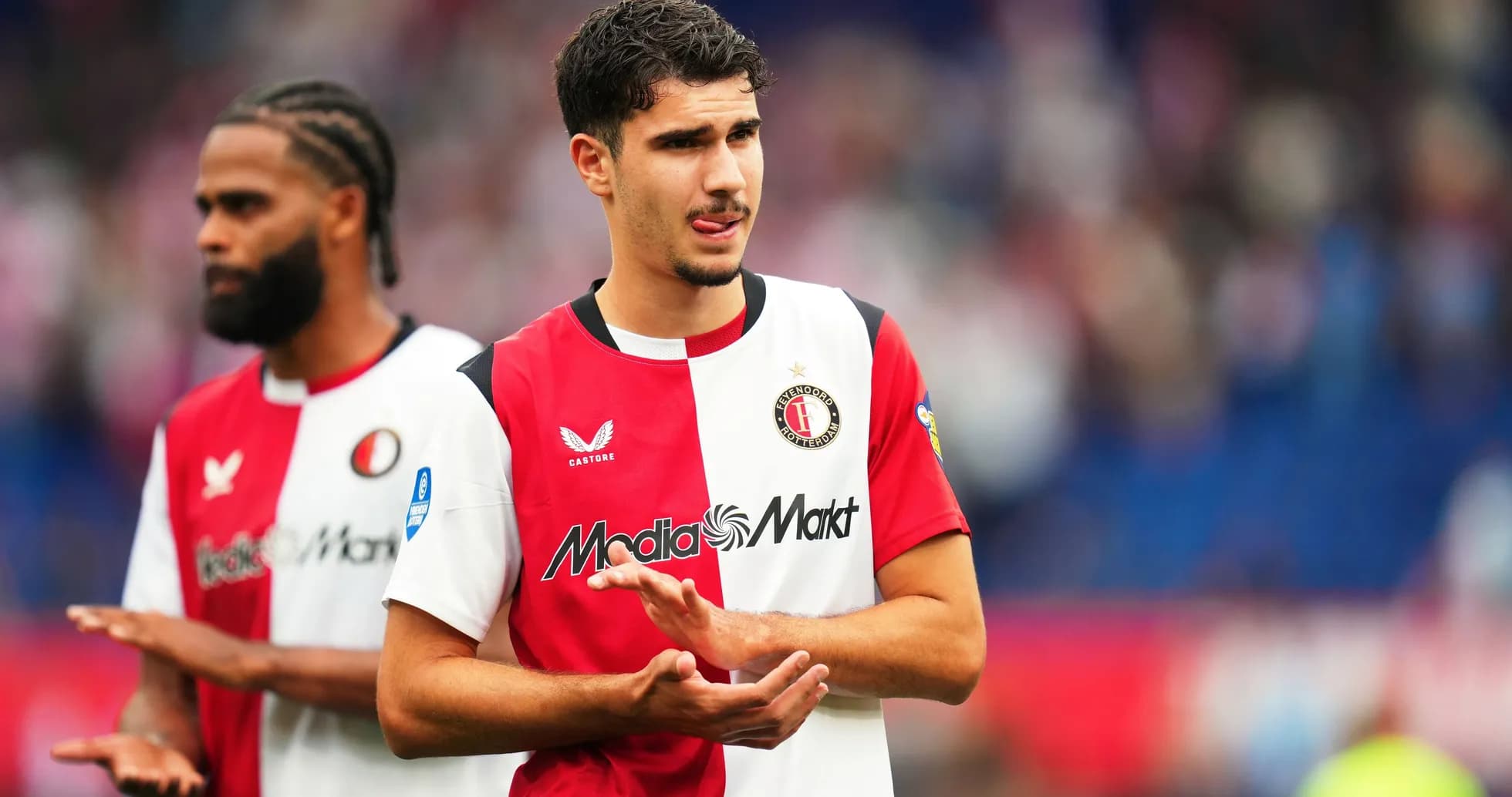 Jugador de Feyenoord en el campo durante el partido Jugador de Feyenoord en el campo durante el partido
