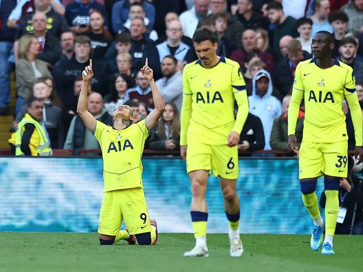 Jugadores de Tottenham en celebración durante el partido Jugadores de Tottenham en celebración durante el partido