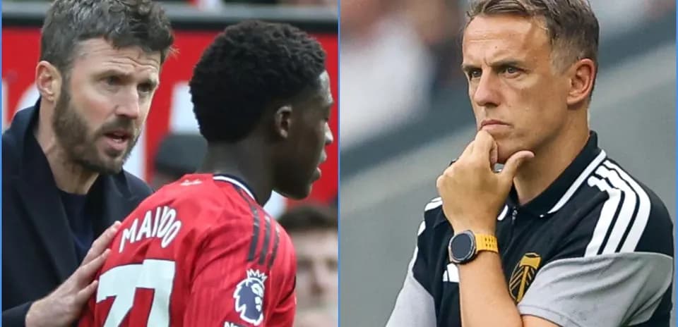 Entrenador hablando con jugador durante un partido Entrenador hablando con jugador durante un partido