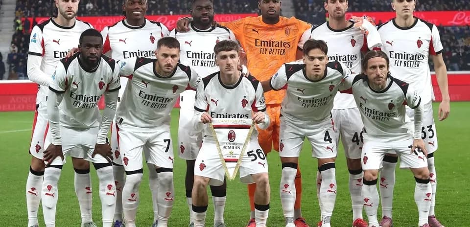 Equipo de AC Milan posando antes del partido Equipo de AC Milan posando antes del partido