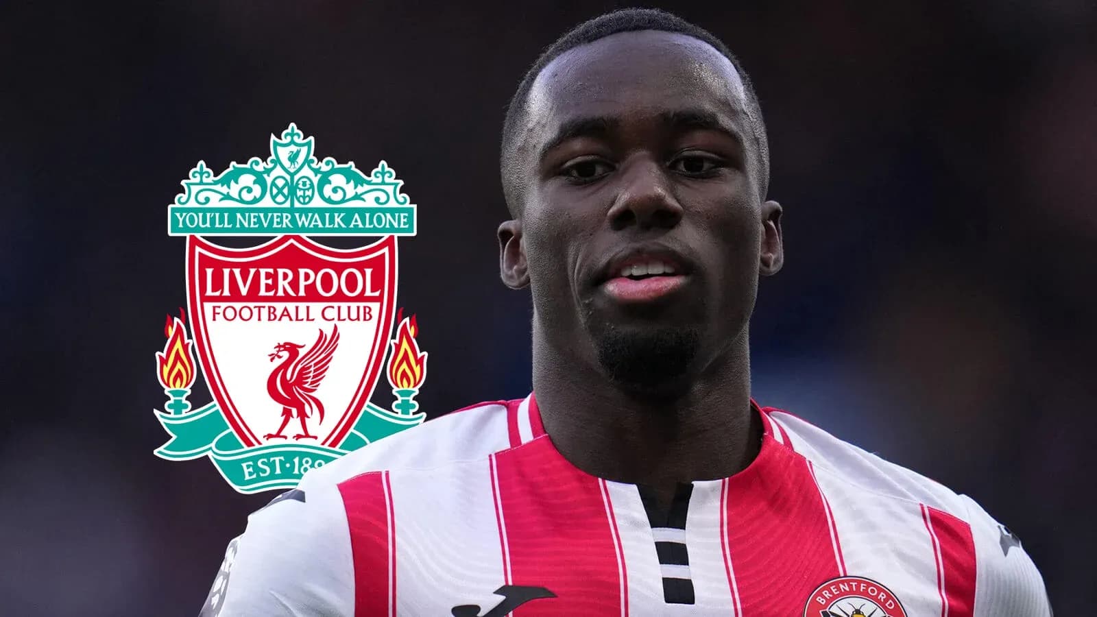 Jugador de Brentford con logo de Liverpool de fondo Jugador de Brentford con logo de Liverpool de fondo