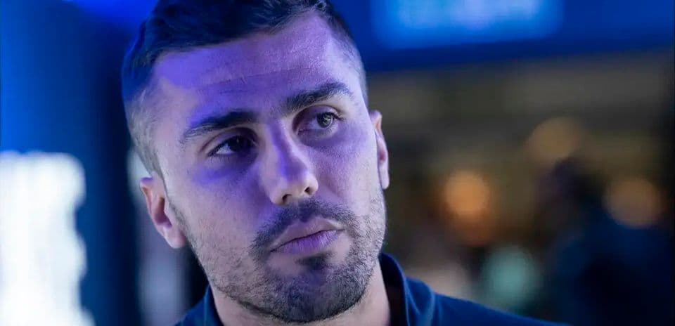 Jugador en un evento con iluminación azul Jugador en un evento con iluminación azul