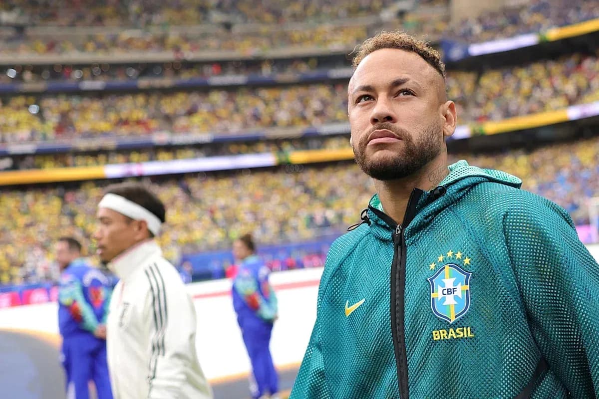 Neymar en el campo antes de un partido Neymar en el campo antes de un partido