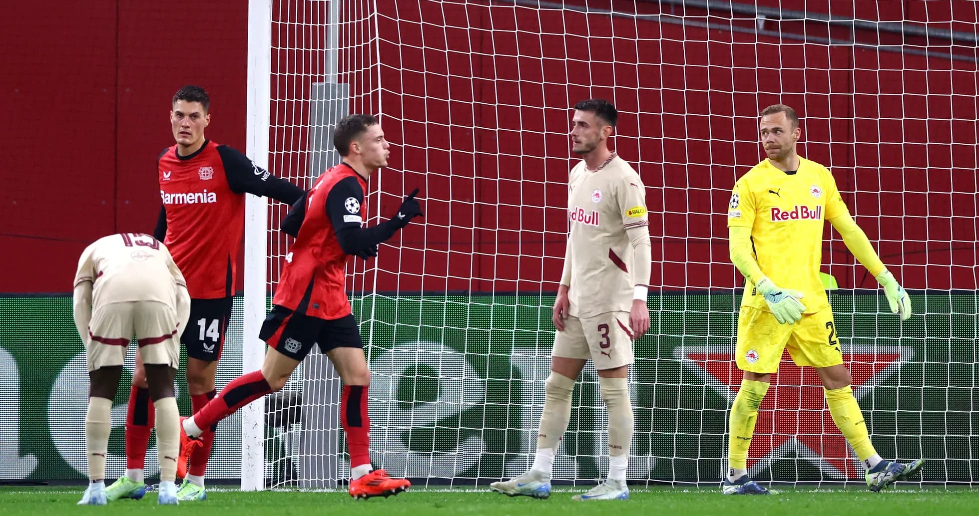 Gol de Bayer Leverkusen en partido contra Red Bull Salzburg Gol de Bayer Leverkusen en partido contra Red Bull Salzburg