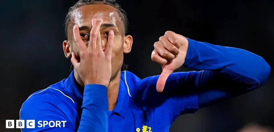 Jugador de Chelsea mostrando gestos durante el partido Jugador de Chelsea mostrando gestos durante el partido