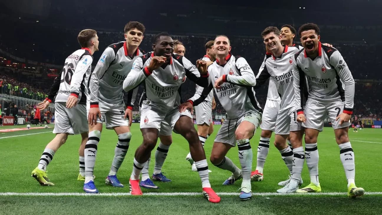 Jugadores de AC Milan celebrando un gol Jugadores de AC Milan celebrando un gol