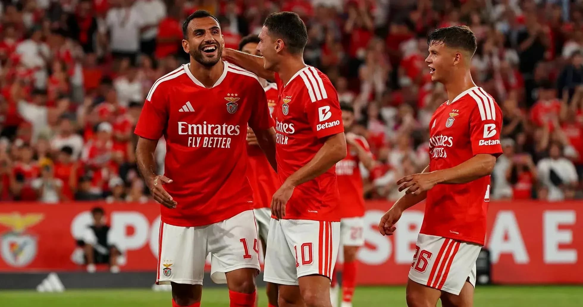 Jugadores del Benfica celebrando un gol Jugadores del Benfica celebrando un gol