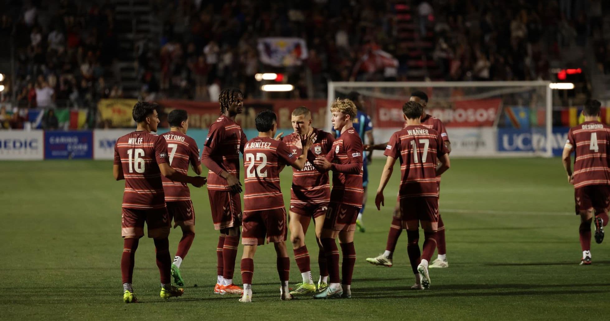Jugadores de Colorado Springs celebrando un gol Jugadores de Colorado Springs celebrando un gol