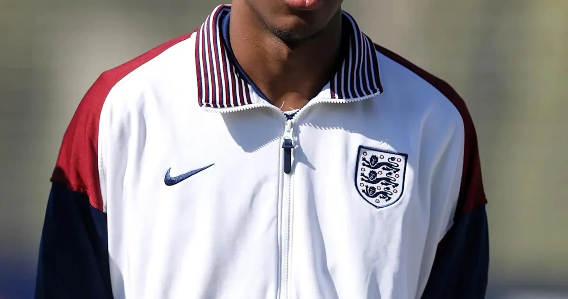 Jugador con chándal de Inglaterra en entrenamiento Jugador con chándal de Inglaterra en entrenamiento