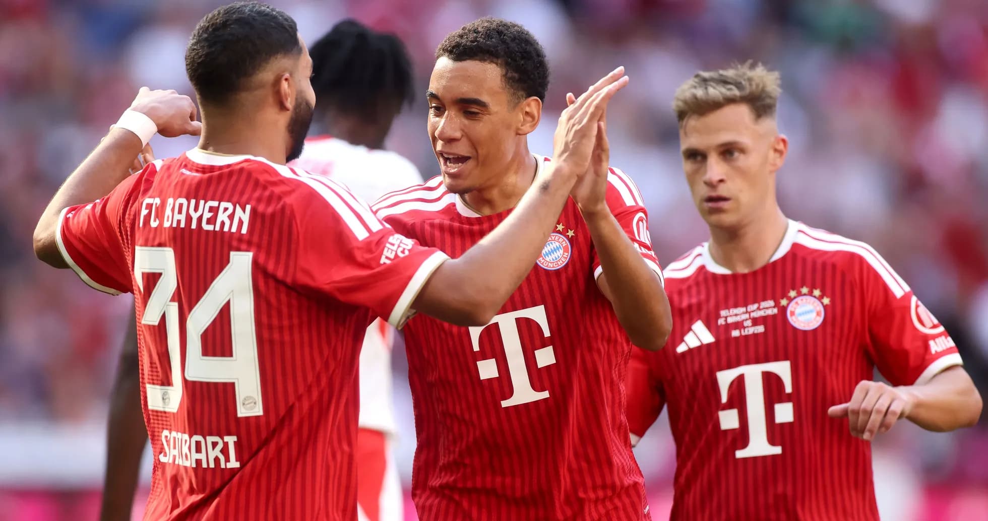 Jugadores de Bayern Munich celebrando un gol Jugadores de Bayern Munich celebrando un gol