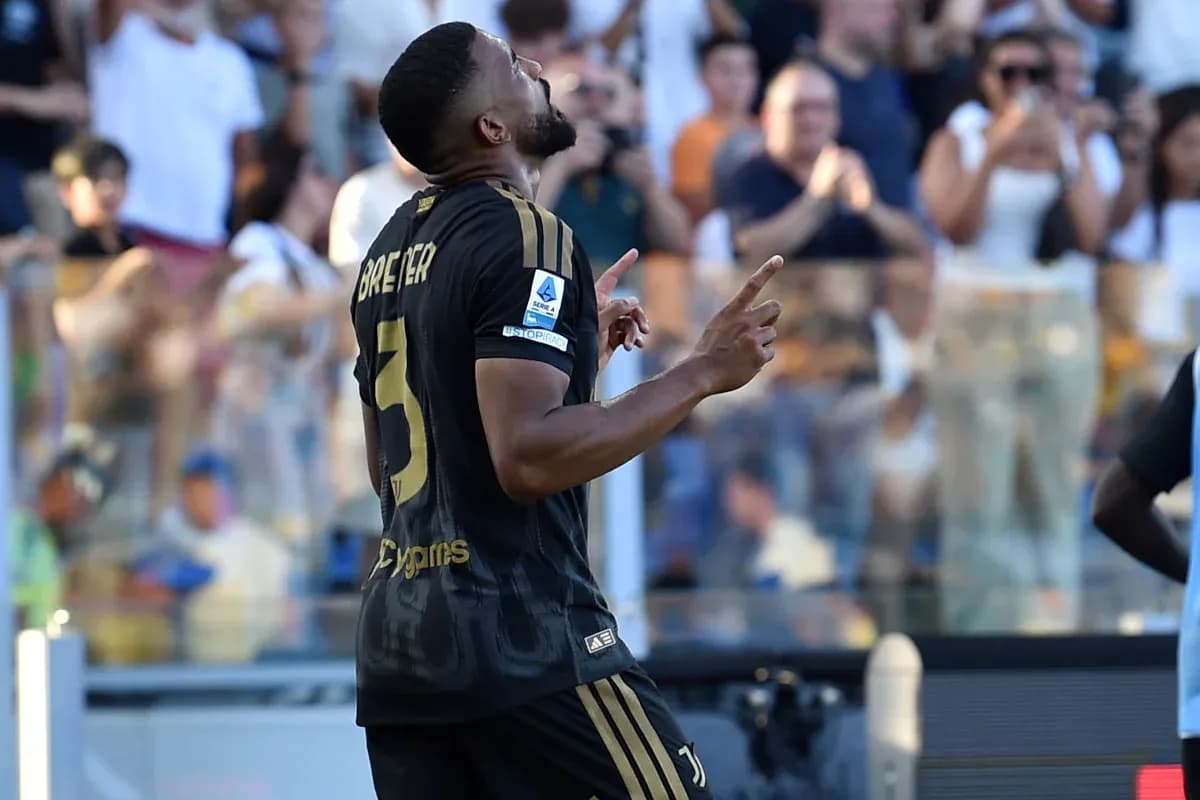 Jugador de Juventus celebrando un gol Jugador de Juventus celebrando un gol