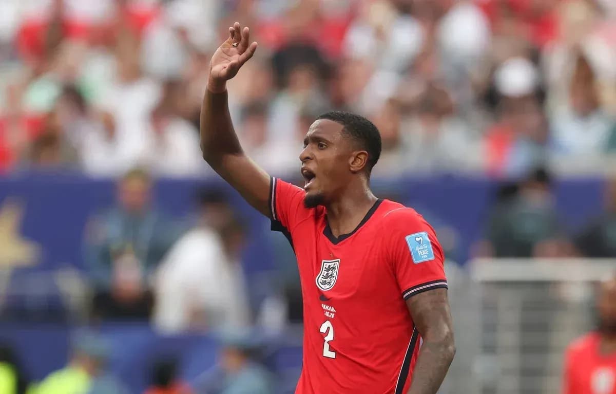 Jugador de Inglaterra gesticulando durante un partido Jugador de Inglaterra gesticulando durante un partido