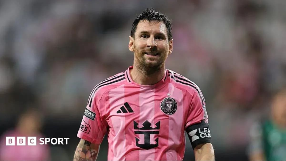 Lionel Messi en uniforme rosa de Inter Miami Lionel Messi en uniforme rosa de Inter Miami