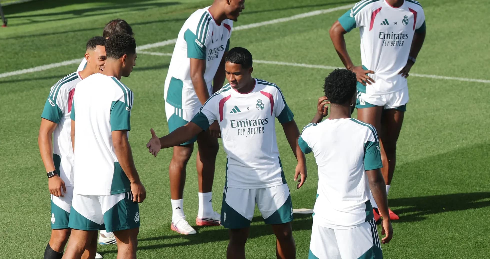 Jugadores de Real Madrid durante sesión de entrenamiento Jugadores de Real Madrid durante sesión de entrenamiento