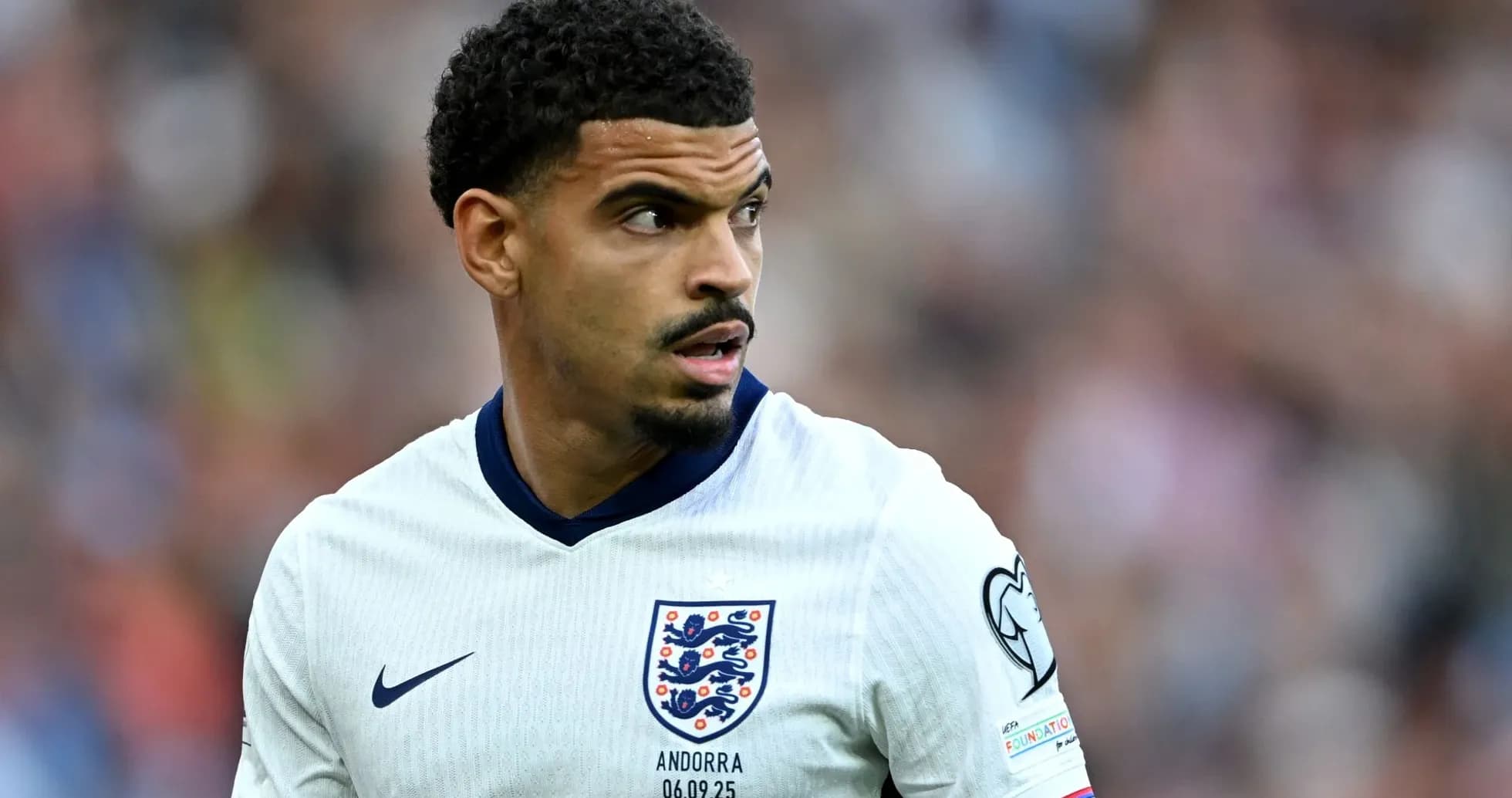 Jugador de Inglaterra en acción durante un partido Jugador de Inglaterra en acción durante un partido