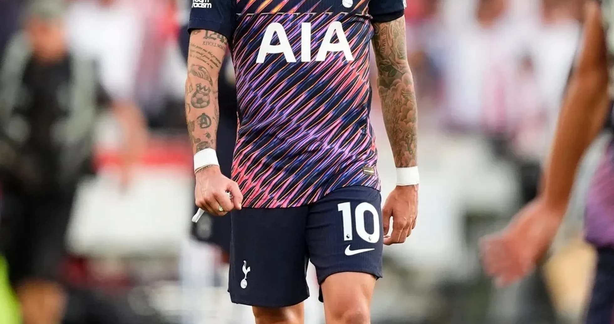 Jugador de Tottenham en el campo durante el partido Jugador de Tottenham en el campo durante el partido