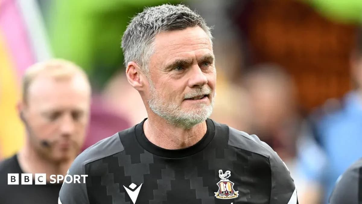 Entrenador de Bradford City en el campo Entrenador de Bradford City en el campo