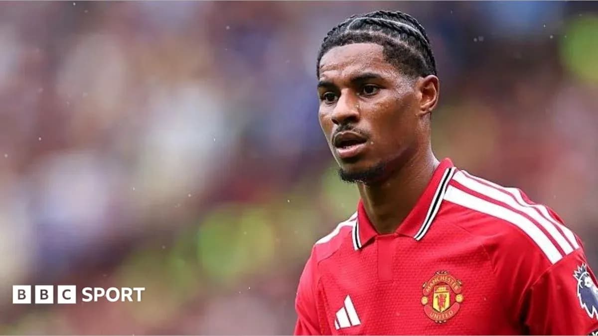 Jugador de Manchester United en el campo durante partido Jugador de Manchester United en el campo durante partido