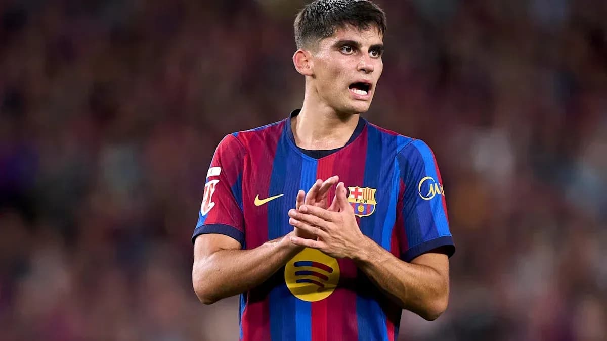Jugador de Barcelona aplaudiendo en el campo Jugador de Barcelona aplaudiendo en el campo