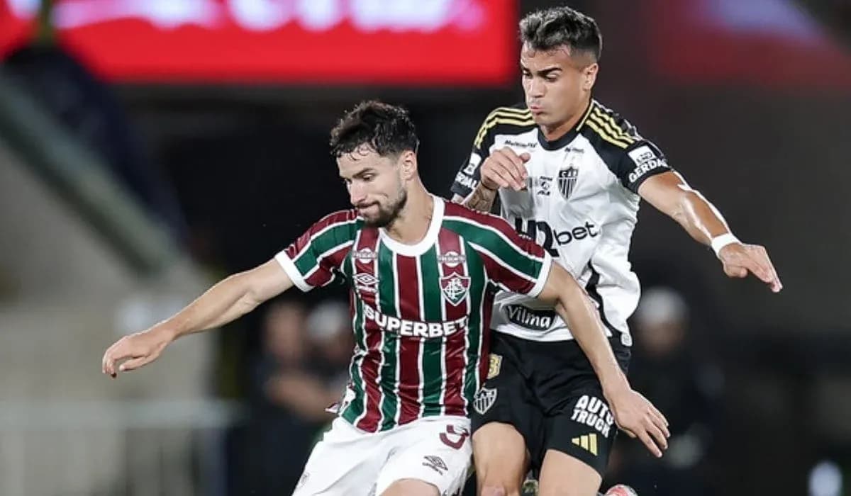 Jugadores de Fluminense y Atlético-MG en acción Jugadores de Fluminense y Atlético-MG en acción