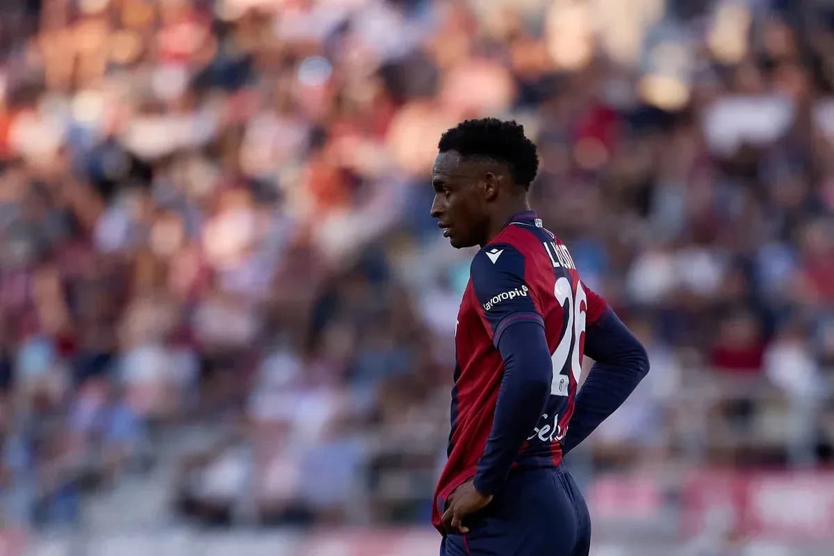 Jugador de Levante en el campo durante el partido Jugador de Levante en el campo durante el partido