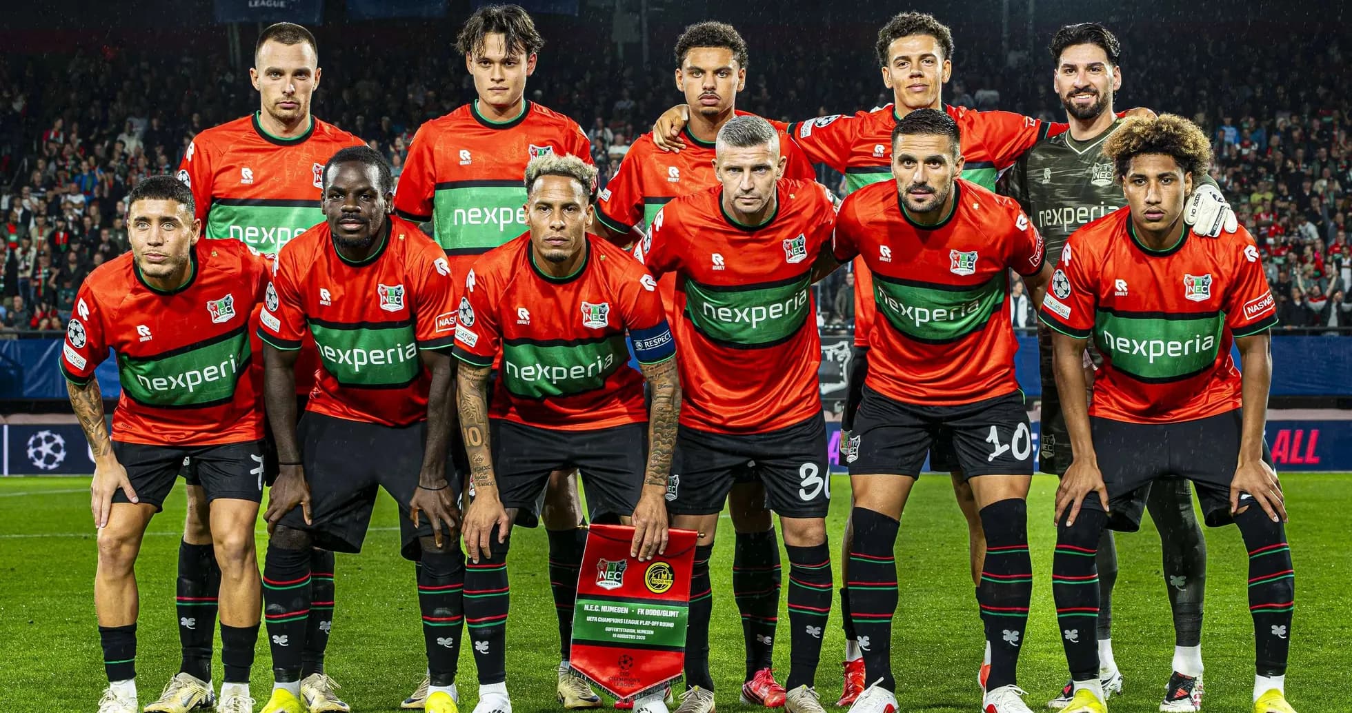 Equipo de NEC Nijmegen posando antes del partido Equipo de NEC Nijmegen posando antes del partido