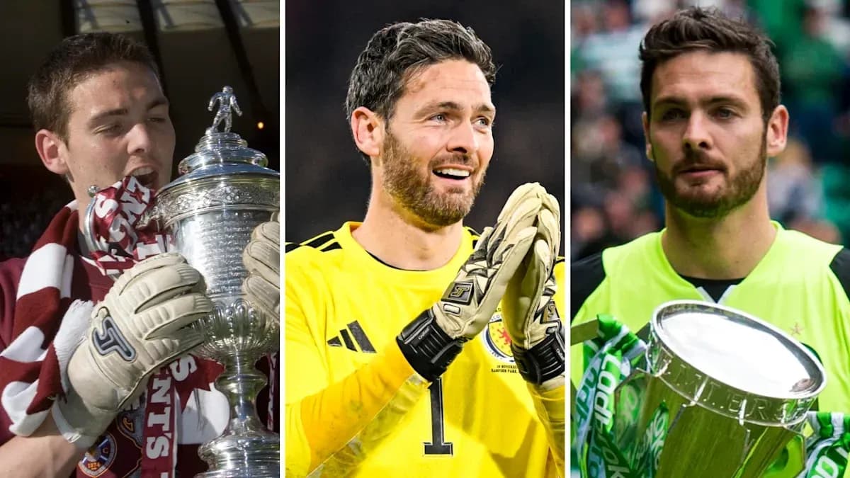 Tres porteros sosteniendo trofeos en diferentes momentos Tres porteros sosteniendo trofeos en diferentes momentos