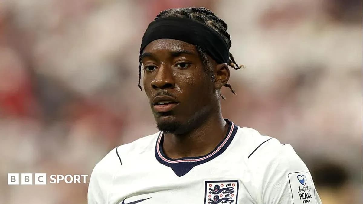 Jugador de Inglaterra en el campo durante partido Jugador de Inglaterra en el campo durante partido