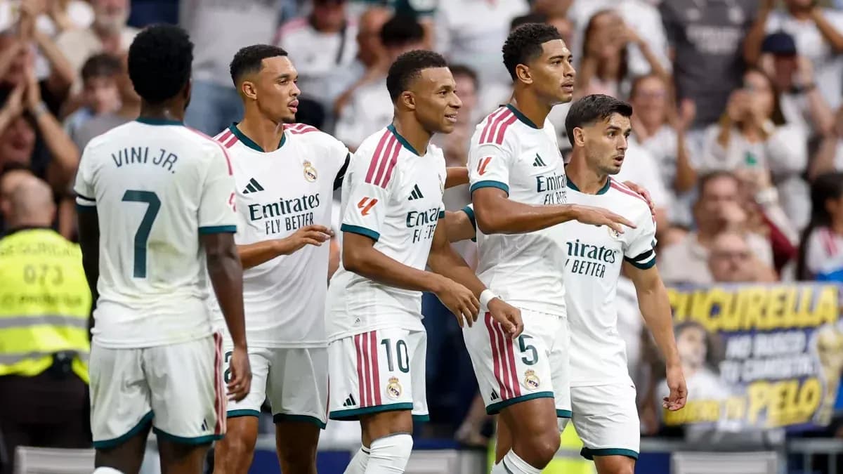 Jugadores del Real Madrid celebrando un gol Jugadores del Real Madrid celebrando un gol
