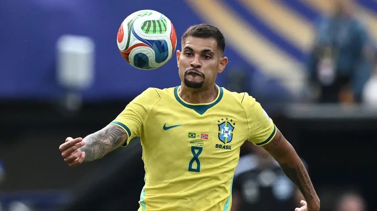 Jugador de Brasil controlando el balón en partido Jugador de Brasil controlando el balón en partido