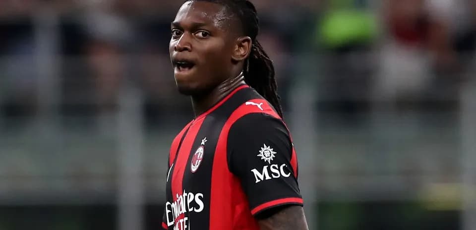 Jugador de AC Milan en acción durante el partido Jugador de AC Milan en acción durante el partido