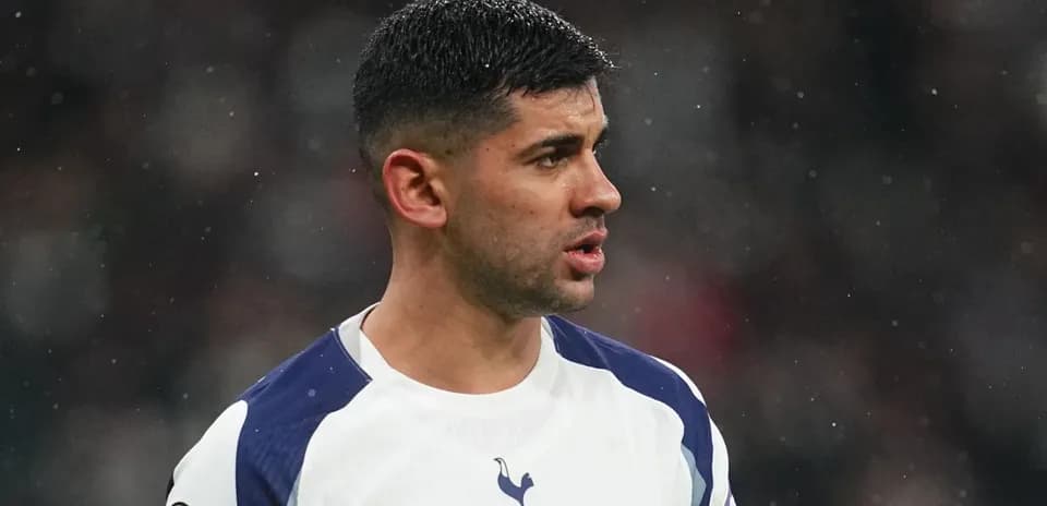 Jugador de Tottenham en acción durante un partido Jugador de Tottenham en acción durante un partido