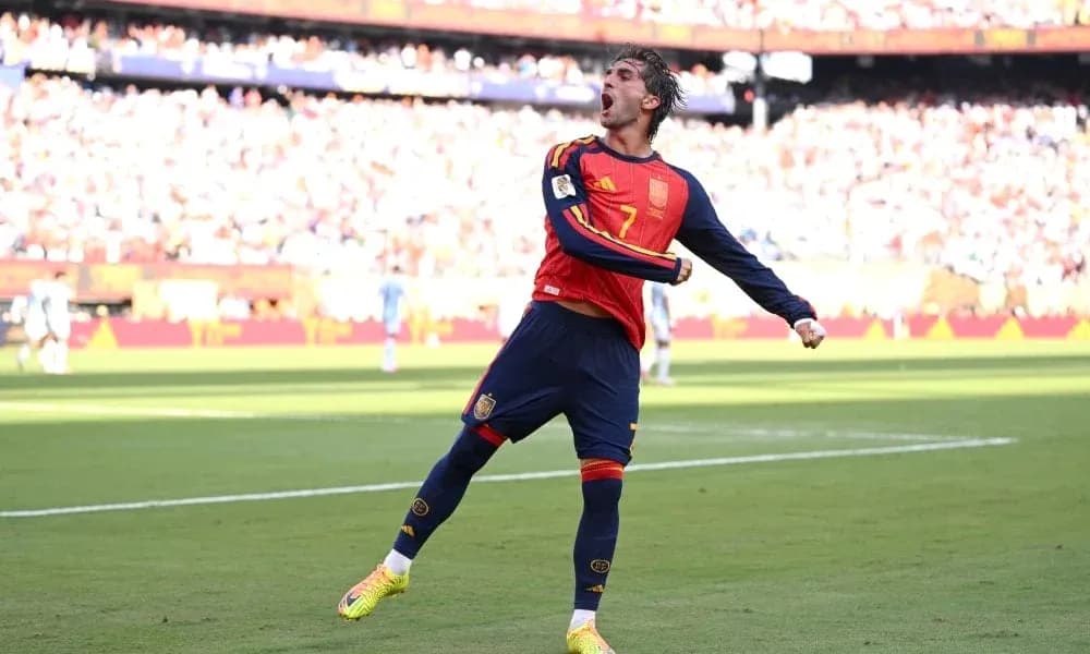 Jugador de España celebrando un gol en el partido Jugador de España celebrando un gol en el partido