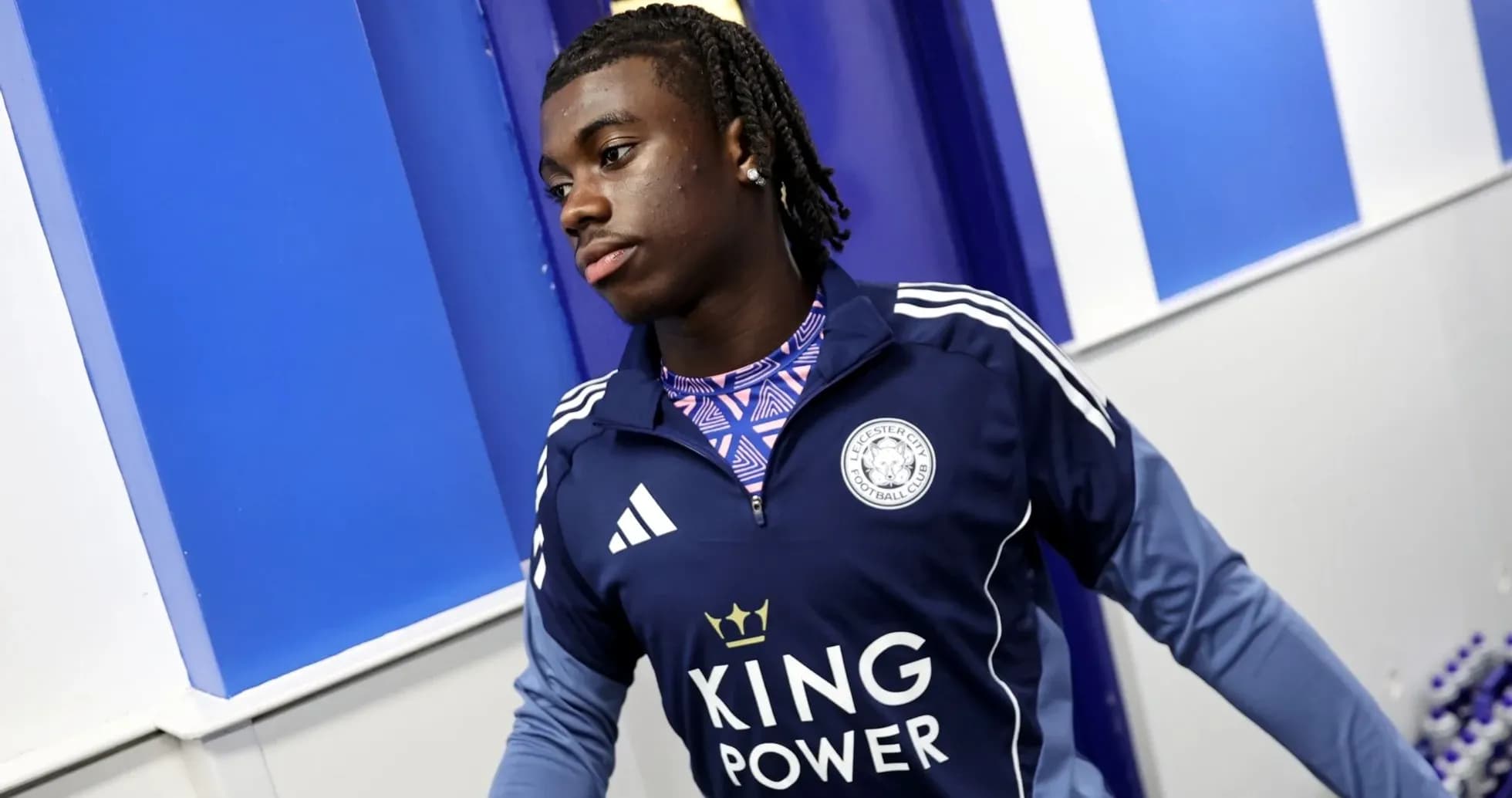 Jugador de Leicester City entrando al vestuario Jugador de Leicester City entrando al vestuario