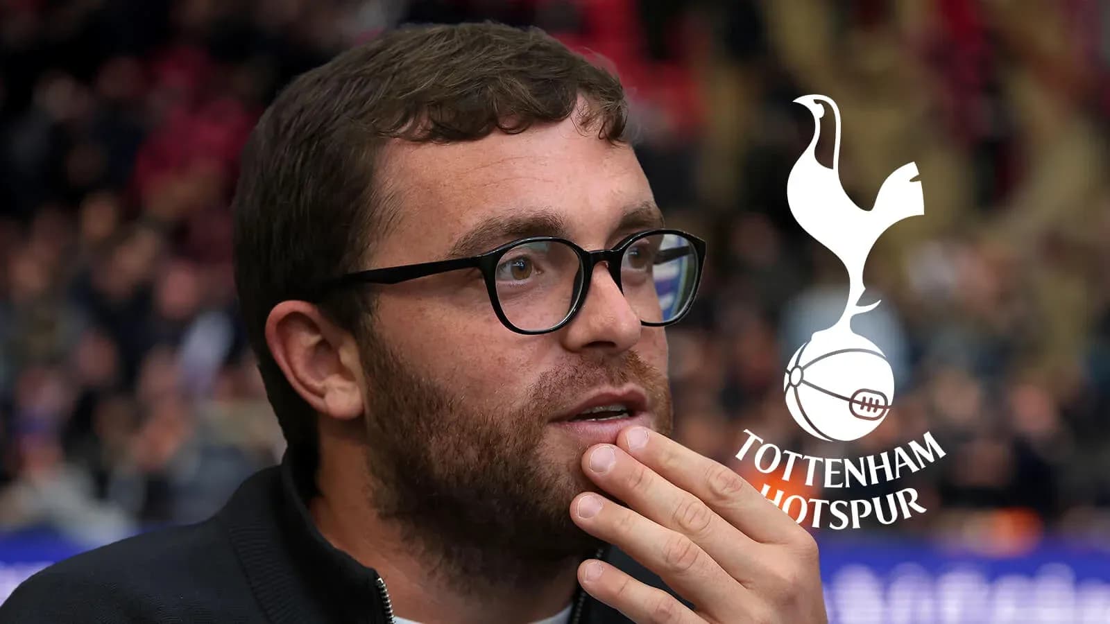 Hombre pensativo en un partido de Tottenham Hotspur Hombre pensativo en un partido de Tottenham Hotspur