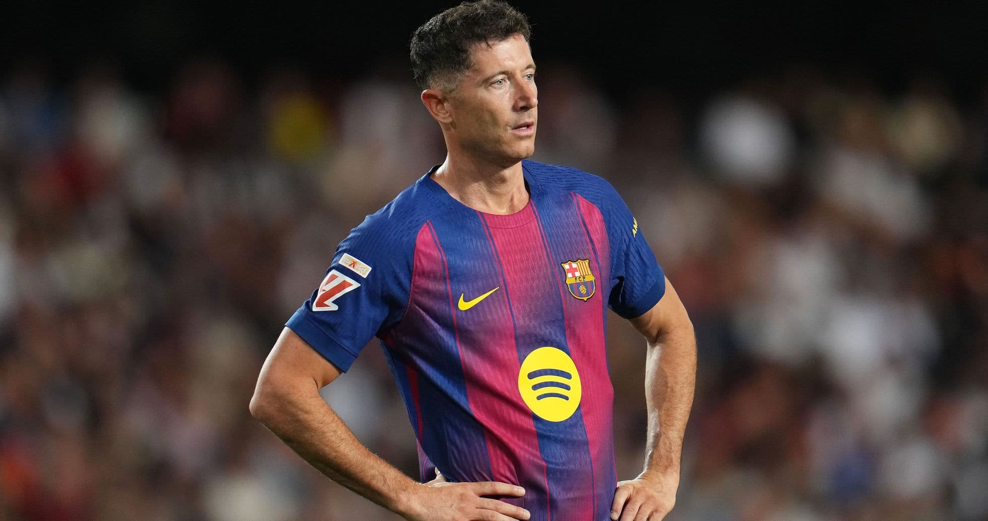 Jugador del FC Barcelona en el campo durante partido Jugador del FC Barcelona en el campo durante partido